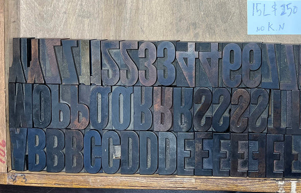 Lot 90 - 15 Pica Gothic Wood Type Set